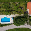 Отель Sunflower House With a Pool and Large Garden, фото 1