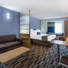 Отель Microtel Inn & Suites by Wyndham Burlington в Берлингтоне
