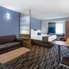 Отель Microtel Inn & Suites by Wyndham Burlington, фото 7