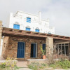 Отель Blue Balcony/SkyView in Tinos - 3BR Home in Arnados, фото 1
