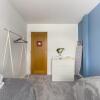 Отель Spacious Contractor Flat for Large groups - Private Parking by Tailored Apartments, фото 4