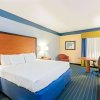 Отель La Quinta Inn & Suites Shawnee, фото 19