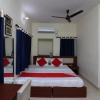 Отель Holiday Club By OYO Rooms, фото 13