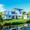 Отель Shades Resort and Villa, фото 1