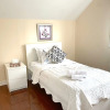 Отель Cozy Private Bedroom Walk To Kennedy Stn, фото 5