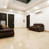 Отель OYO Townhouse 683 Royal Inn, фото 1