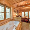 Отель Rivers Edge, 3 Bedrooms, Sleeps 8, On Stocked Stream, Hot Tub, Grill, фото 7
