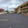 Отель Hallmark Inn and Suites, фото 12