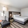 Отель Holiday Inn Express & Suites Jersey City North - Hoboken, an IHG Hotel, фото 9