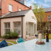 Отель Modern, luxury suites with private bathrooms close to city centre, фото 19
