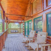 Отель Hemlock Manor 3 Bedroom Home with Hot Tub, фото 10