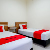 Отель RedDoorz near Living Plaza Purwokerto, фото 4