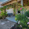 Отель Great Vibe House + Hot Tub, Minutes to JTree Park, фото 8
