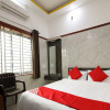 Отель OYO 16537 Guru Comforts, фото 6