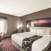Отель La Quinta Inn & Suites by Wyndham Kingsville в Кирксвилле