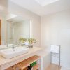 Отель Liiiving in Porto Sea River View Apartment, фото 37