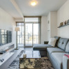 Отель Beautiful Modern Condo Sleeps 4, фото 3