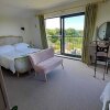 Отель Luxurious property set in the heart of Cornwall with breathtaking views -Rhubarb Cottage, фото 10