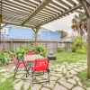 Отель Galveston Cottage ~ 1 Mi to Beach: Pet Friendly!, фото 13