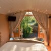 Отель Ashwood Shepherd Hut, фото 12