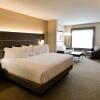 Отель Holiday Inn Express & Suites Plymouth - Ann Arbor Area, an IHG Hotel, фото 3