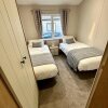 Отель Luxury 3 bedroom Maple View Lodge в Ньюквее