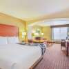 Отель La Quinta Inn & Suites by Wyndham Bentonville, фото 5