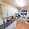 Отель Friars Walk 2 with 2 bedrooms, 2 bathrooms, fast Wi-Fi and private parking, фото 7