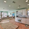 Отель Galveston Family Getaway, 1 Block to Beach!, фото 9
