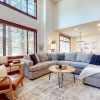 Отель Timbers 15 Private Hot Tub, 2 Car Garage, Washer Dryer, Large Townhouse by RedAwning, фото 16