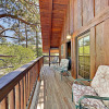 Отель Beautiful Log House: Large Deck & Private Hot Tub 3 Bedroom Home, фото 5