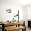 Отель Oliverball Serviced Apartments - Morley Cottage - Modern 3 bedroom, 2 bathroom house with garden in , фото 14