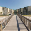 Отель Holiday Surf and Racquet Club, фото 1