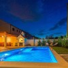 Отель Beautiful Home in Mravince With Outdoor Swimming Pool, Wifi and 3 Bedrooms, фото 2