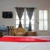 Отель OYO 1098 Rego Hotel, фото 2