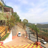 Отель OYO 13608 Home Grand View Suite Shoghi, фото 1