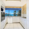 Отель Golden Shores U8, 21 Landsborough Parade, фото 2