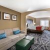 Отель Quality Inn & Suites, фото 35