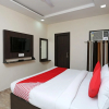 Отель OYO 15098 hotel crystal, фото 4