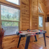 Отель Longwalker Lodge, 3 Bedrooms, Hot Tub, Game Room, Sleeps 9, фото 10
