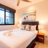 Отель Zen Arkaba 3BR Luxury Waterfront Apt Pool BBQ, фото 10