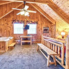 Отель Chubby and Cubbys Den - Three Bedroom Cabin, фото 38