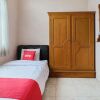 Отель OYO 2061 Rizki Dhira Guest House Syariah, фото 22