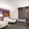 Отель La Quinta Inn & Suites Phoenix Mesa West, фото 17