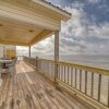 Отель Rainbows End - Gulf Front! Enjoy The Sun On Your Shoulders While You Laze On The Deck. 4 Bedroom Hom, фото 6