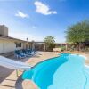 Отель Roadrunner Inn - Pool, Hot Tub, Bbq And Fire Pit! 2 Bedroom Home by RedAwning, фото 13
