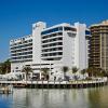 Отель Waterstone Resort & Marina Boca, Curio Collection by Hilton в Бока-Ратоне