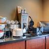 Отель Cobblestone Inn & Suites - Harvey, фото 11