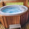 Отель Luxury 3 bedroom, 3 bathroom lodge with hot tub в Лланбедре