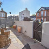 Отель Seaside Cottage Moments From Ryde s Golden Sands Sleeps 4, фото 18